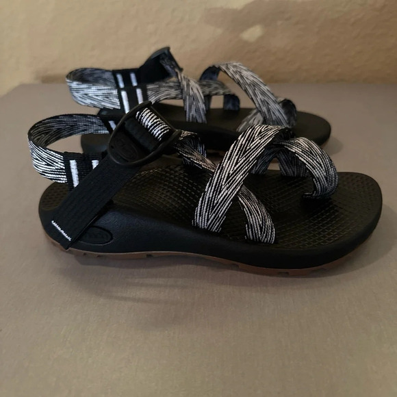 Chaco Z2 Classic Sport Sandals, Black, Women's 5 - Picture 1 of 6